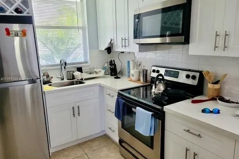 1801 S Treasure Dr # 318, North Bay Village FL 33141