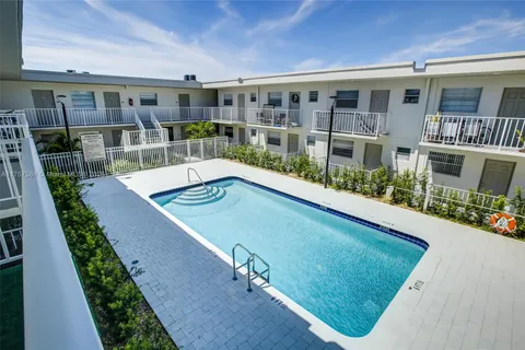 1720 Cleveland St # 206W, Hollywood FL 33020