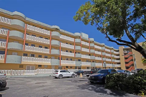 7900 Tatum Waterway Dr # 406, Miami Beach FL 33141