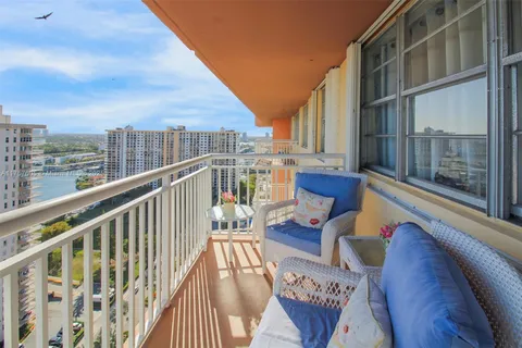 251 174 st # 2307, Sunny Isles Beach FL 33160