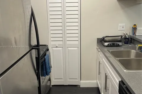 850 N Miami Ave # 207, Miami FL 33136