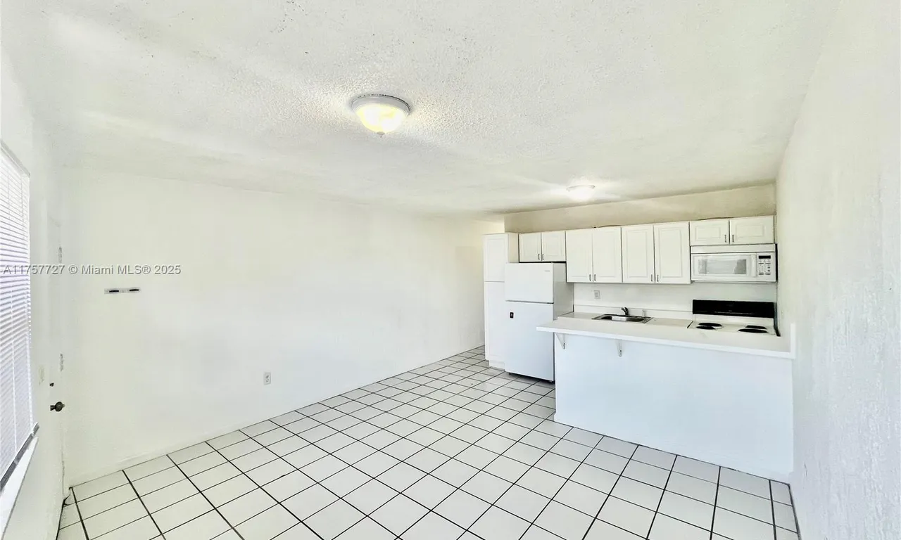 2987 NW 46th St # 3, Miami FL 33142