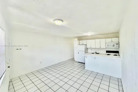 2987 NW 46th St # 3, Miami FL 33142