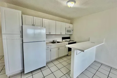 2987 NW 46th St # 3, Miami FL 33142