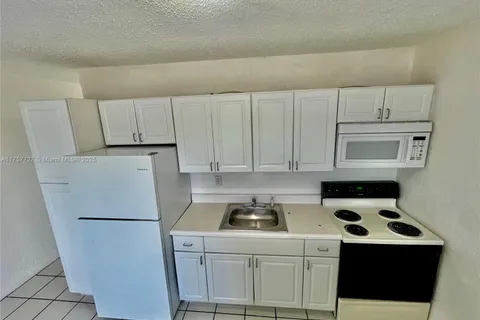 2987 NW 46th St # 3, Miami FL 33142