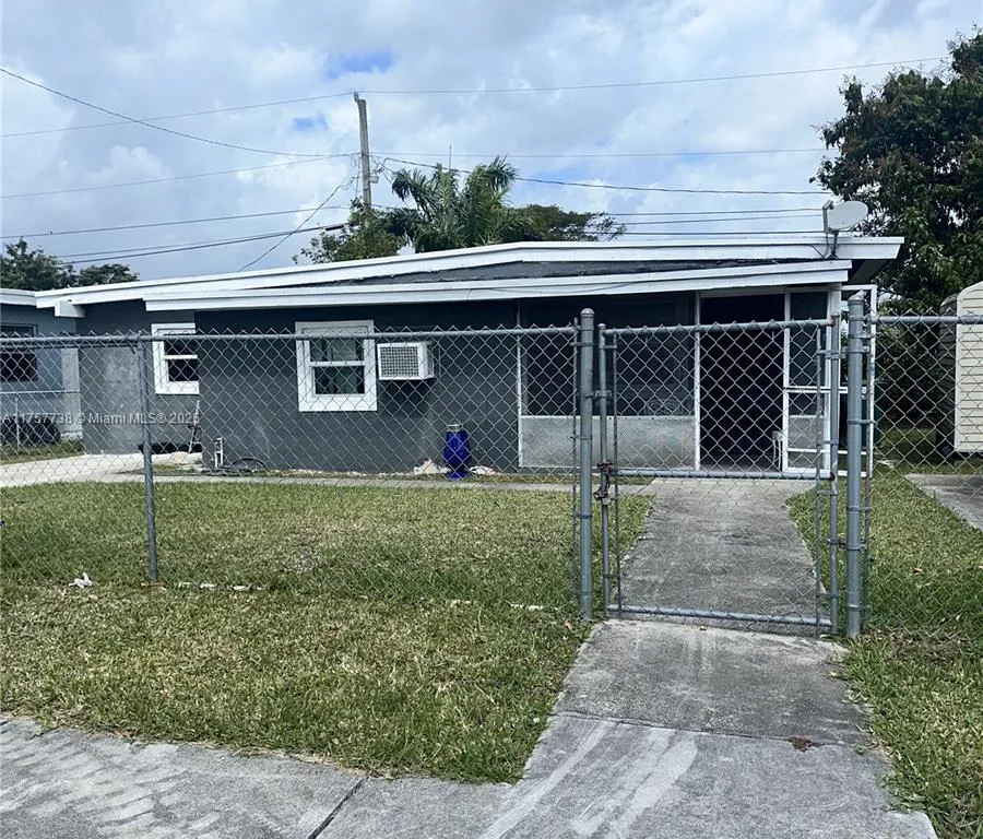 528 NW 10th St, Florida City FL 33034