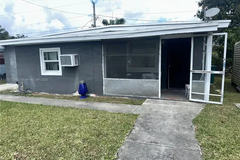 528 NW 10th St, Florida City FL 33034