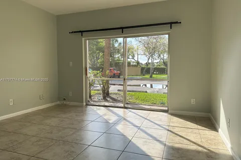 880 Cypress Park # B5, Deerfield Beach FL 33064