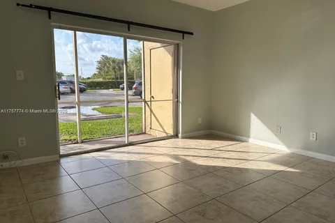 880 Cypress Park # B5, Deerfield Beach FL 33064
