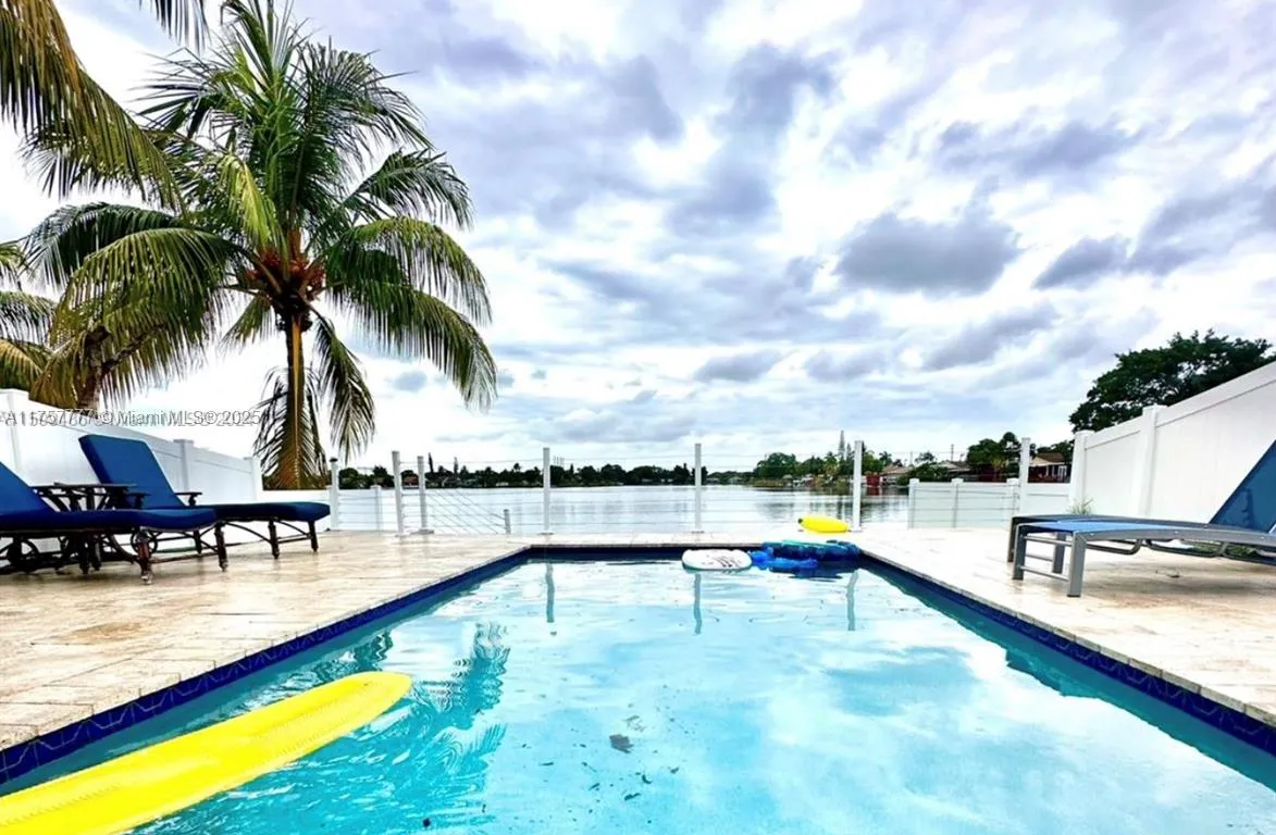 2431 SW 58th Mnr # 2, Dania Beach FL 33312
