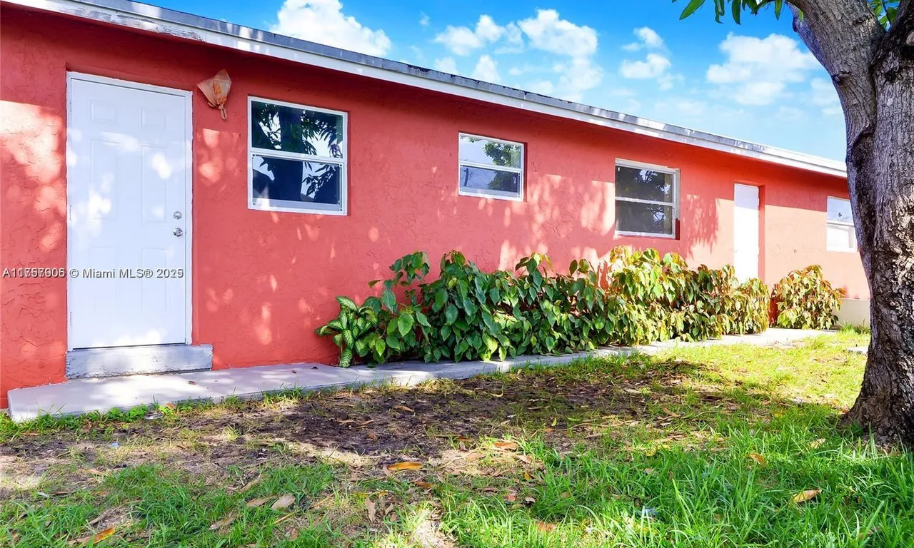 240 NW 13th Ct # B, Dania Beach FL 33004