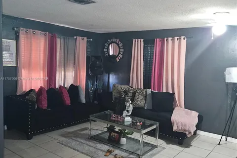 240 NW 13th Ct # B, Dania Beach FL 33004