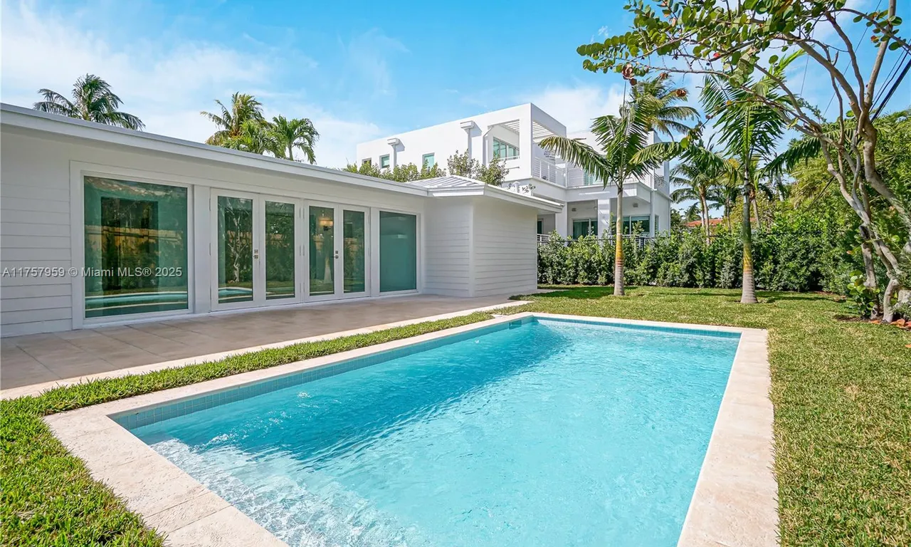 365 W Enid Dr, Key Biscayne FL 33149