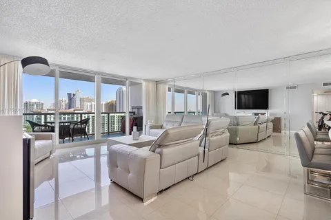 100 Bayview Dr # 2128, Sunny Isles Beach FL 33160