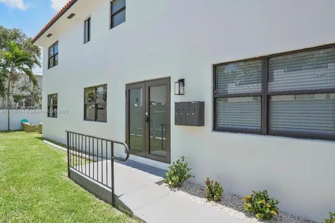 584 NW 30th St, Miami FL 33127