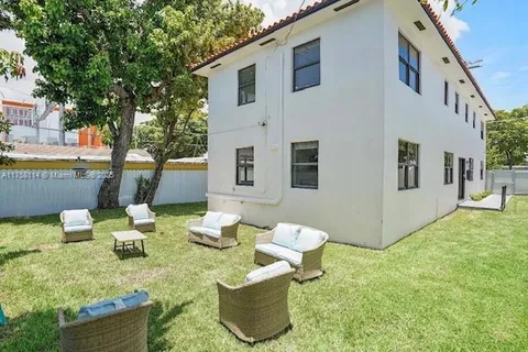 584 NW 30th St, Miami FL 33127