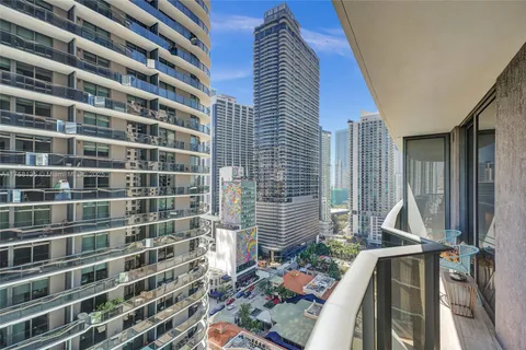 55 SW 9th St # 1901, Miami FL 33130