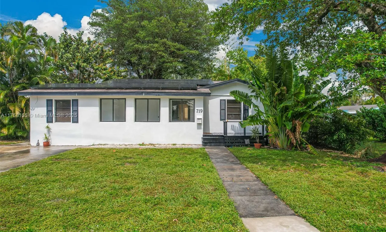 719 NE 36th St, Oakland Park FL 33334