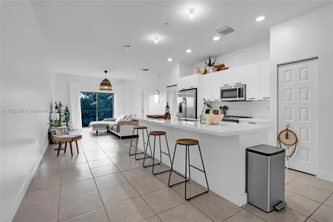 8175 NW 104th Ave # 28, Doral FL 33178
