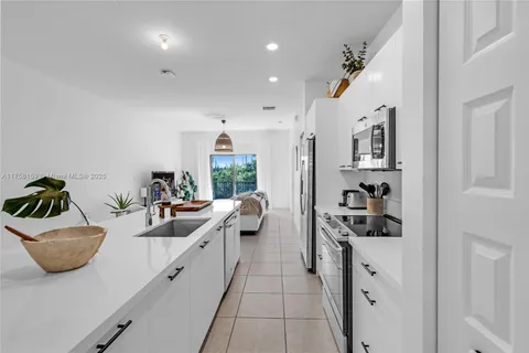 8175 NW 104th Ave # 28, Doral FL 33178
