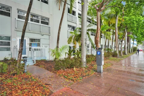 4332 Collins Ave # 203, Miami Beach FL 33140