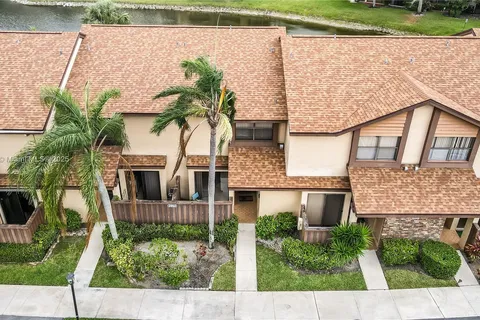 3952 Cocoplum Cir, Coconut Creek FL 33063