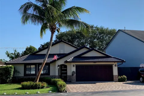 7770 NW 189th St, Hialeah FL 33015