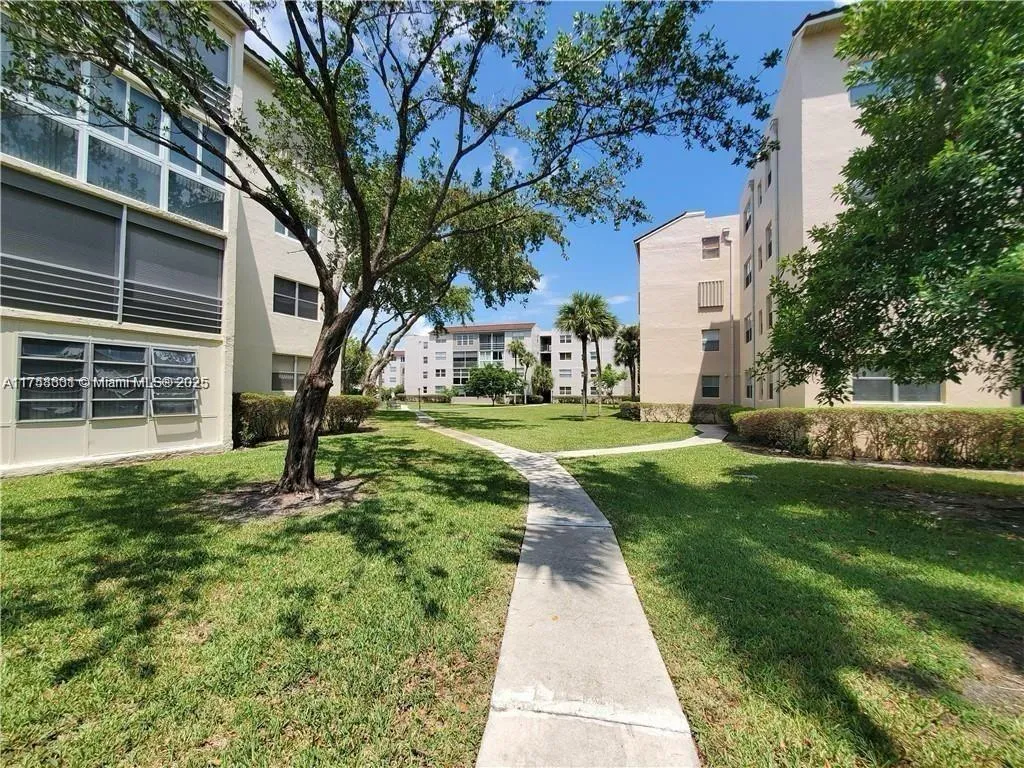 2821 Somerset Dr # 209, Lauderdale Lakes FL 33311