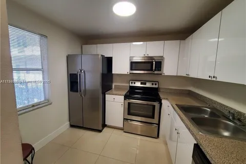 2821 Somerset Dr # 209, Lauderdale Lakes FL 33311