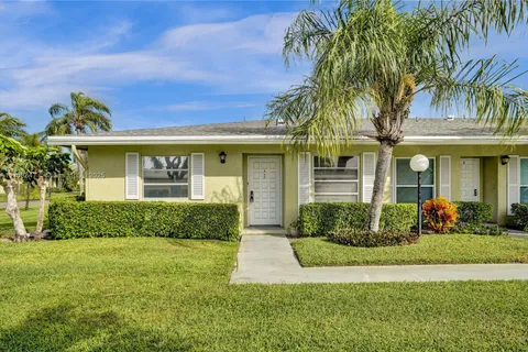 2381 Papaya Dr # A, Delray Beach FL 33445