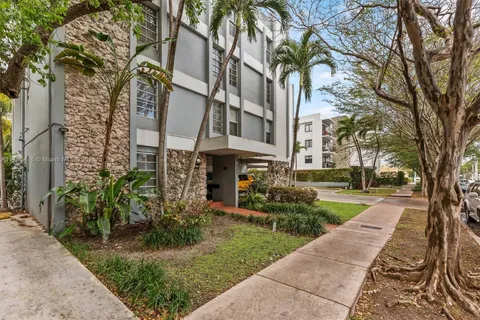 820 Salzedo St # 303, Coral Gables FL 33134