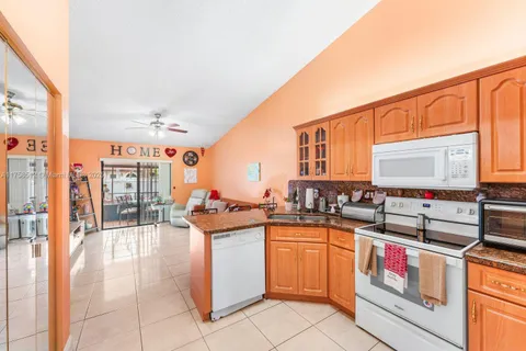 5871 W 21st Ct, Hialeah FL 33016