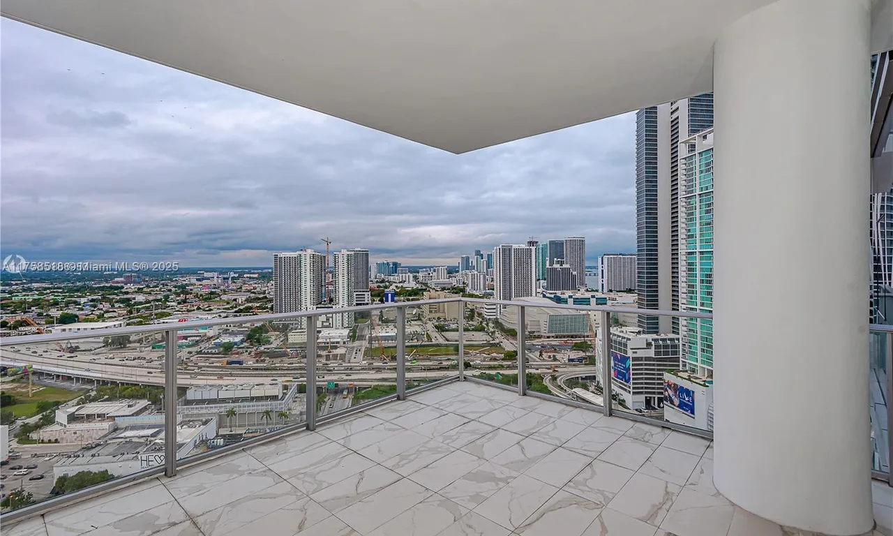 851 NE 1st Ave # 2600, Miami FL 33132