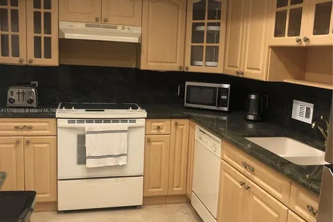 10185 Collins Ave # 320, Bal Harbour FL 33154