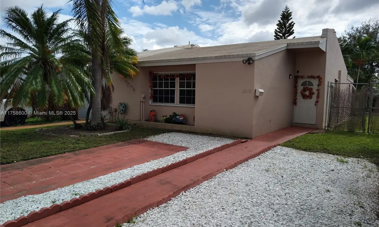 1916 W 72nd St, Hialeah FL 33014