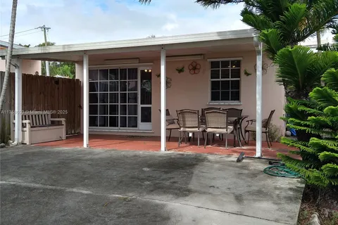 1916 W 72nd St, Hialeah FL 33014