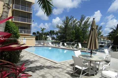 2640 NE 135th St # 406, North Miami FL 33181