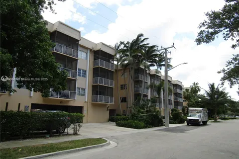 2640 NE 135th St # 406, North Miami FL 33181