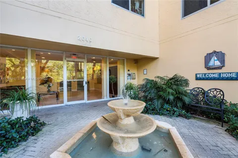 2640 NE 135th St # 406, North Miami FL 33181