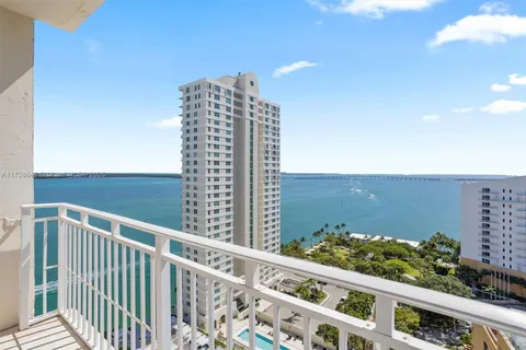 770 Claughton Island Dr # 18, Miami FL 33131