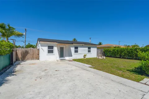 3071 NW 154th Ter, Miami Gardens FL 33054