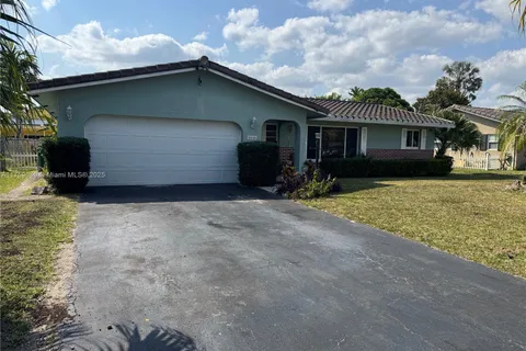 2646 NW 118th Dr, Coral Springs FL 33065