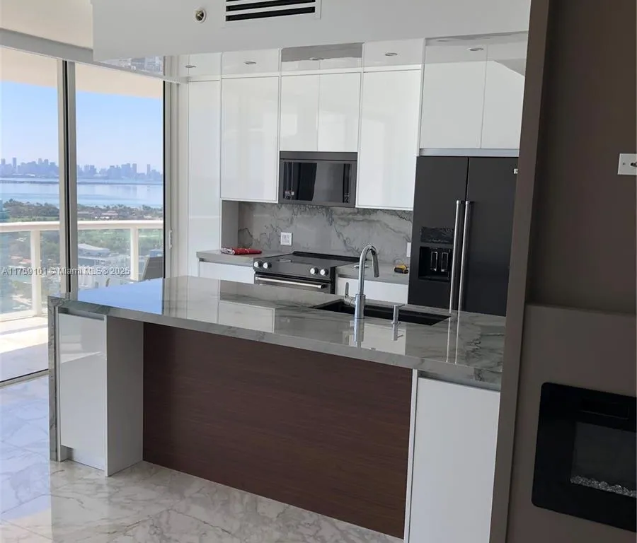 6365 Collins Ave # 3304, Miami Beach FL 33141