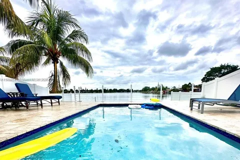 2431 SW 58th Mnr # 2, Dania Beach FL 33312