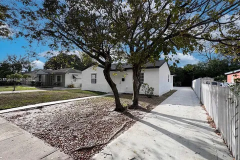 760 NW 125th St, North Miami FL 33168