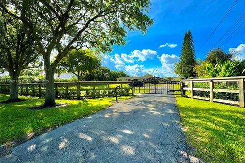 14450 SW 24th St # 2, Davie FL 33325