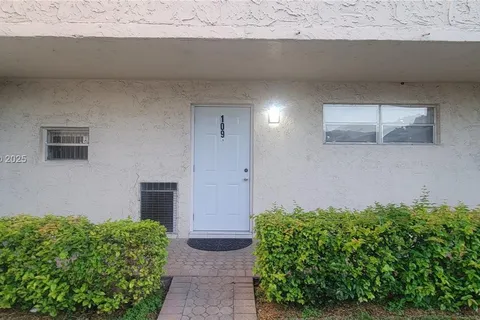 8940 S Hollybrook Blvd # 109, Pembroke Pines FL 33025