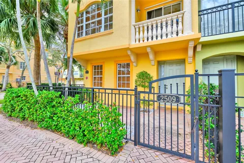 2509 San Pietro Cir, Palm Beach Gardens FL 33410