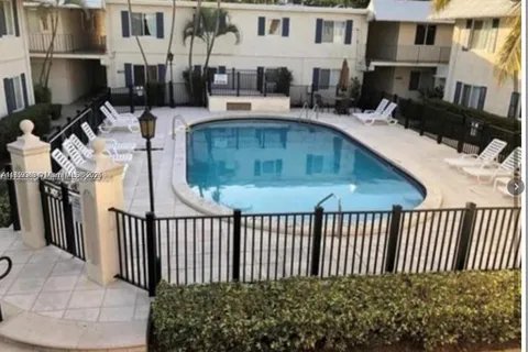 8609 SW 68th Ct # 21, Pinecrest FL 33156