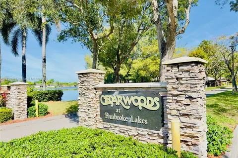 10211 Buttercup Ct, Pembroke Pines FL 33026